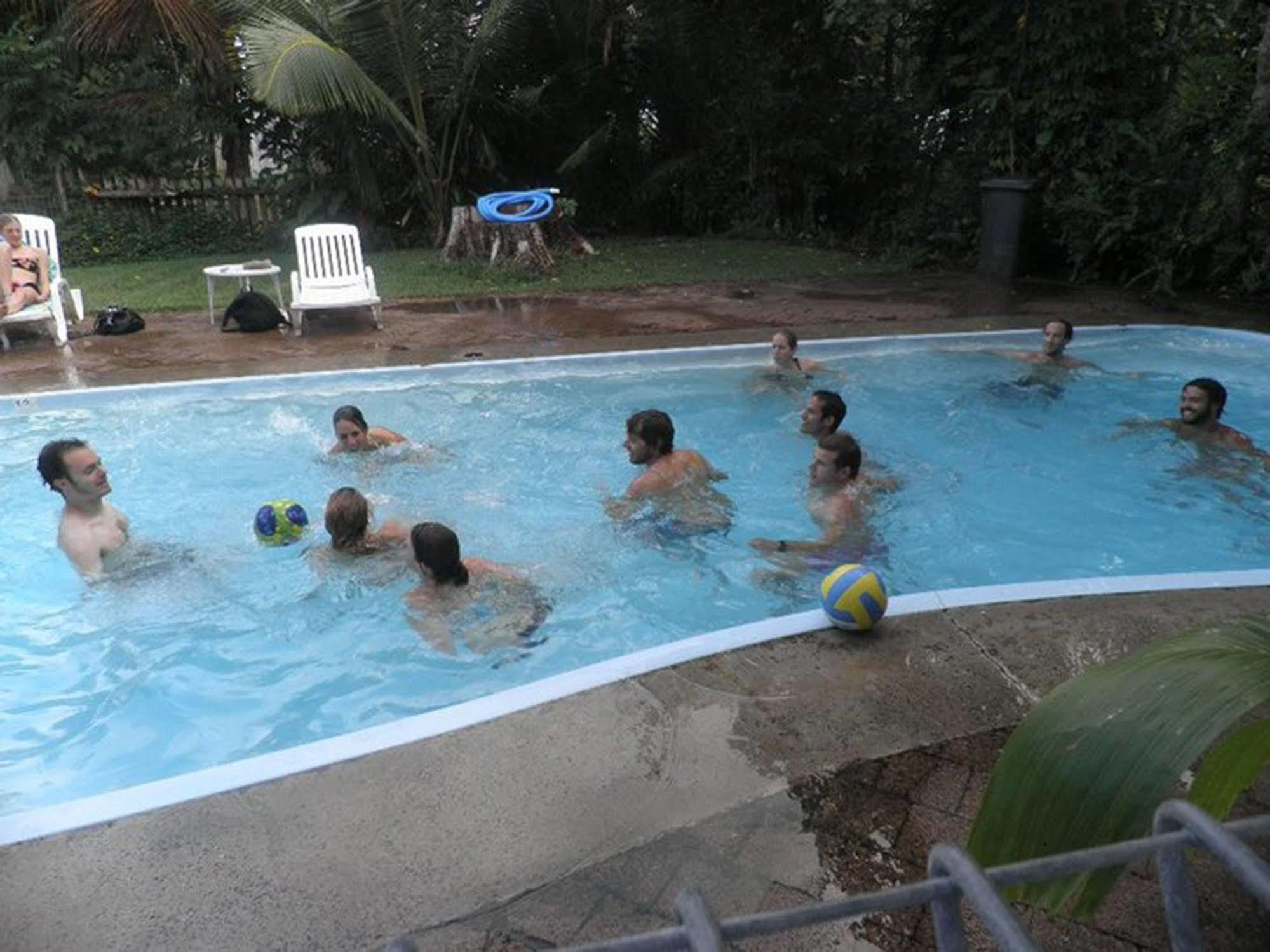 Absolute Backpackers Mission Beach Bagian luar foto