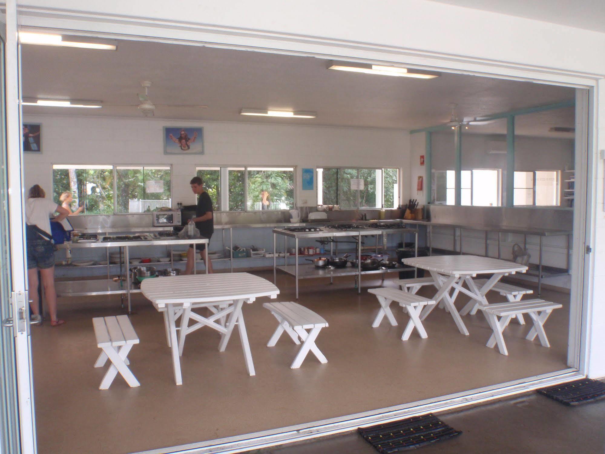 Absolute Backpackers Mission Beach Bagian luar foto