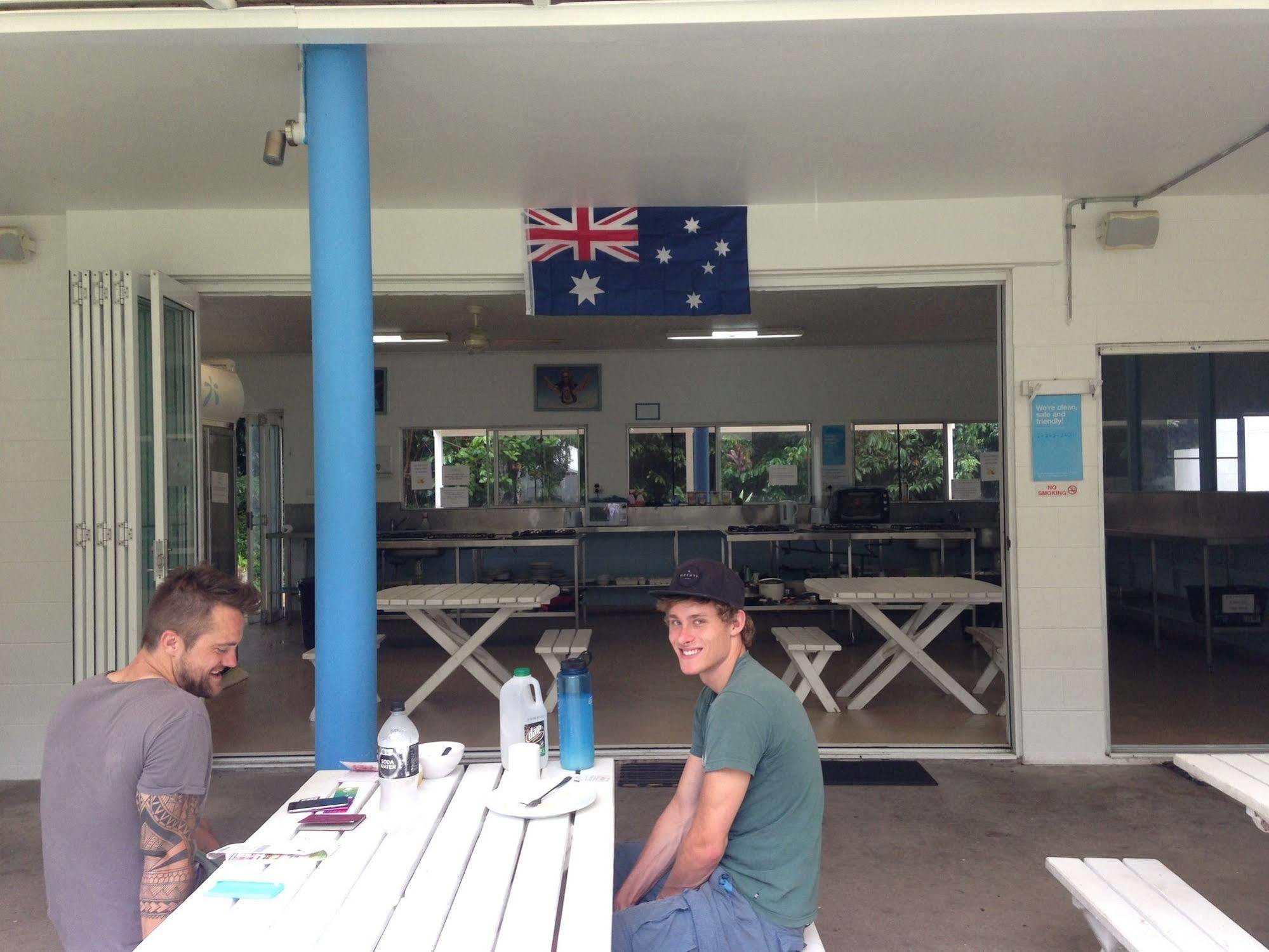 Absolute Backpackers Mission Beach Bagian luar foto