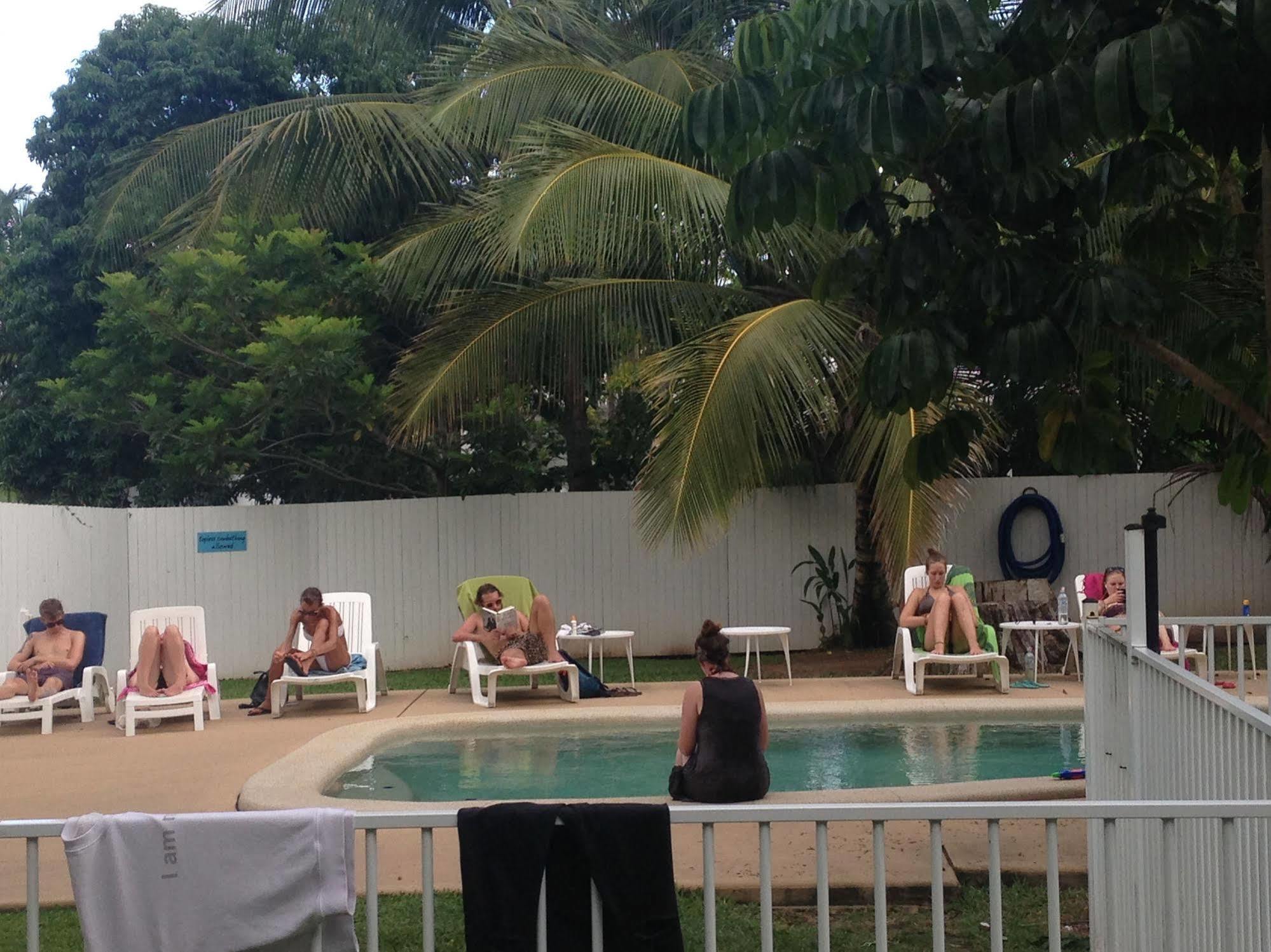 Absolute Backpackers Mission Beach Bagian luar foto